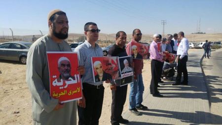 تظاهرة أمام سجن إيشيل في بئر السبع احتجاجًا على العزل الانفرادي المفروض على الشيخ رائد صلاح